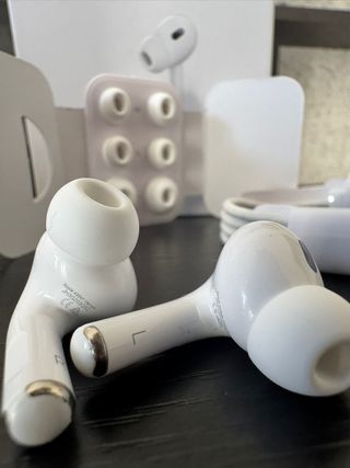 Apple AirPods (2) bianchi