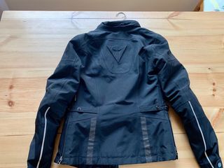 Chaqueta Dainese moto mujer. GORETEX
