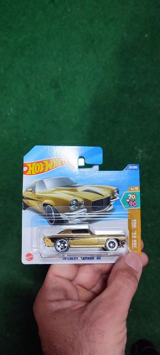 Hot Wheels '70 Chevy Camaro RS & 2018 Honda Civic 