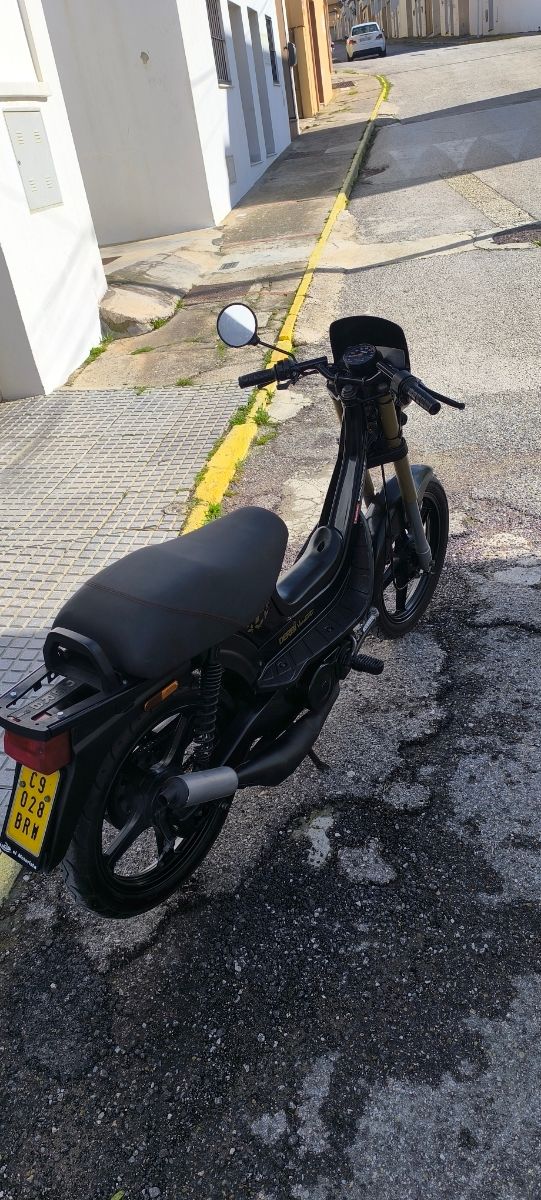 Derbi Variant Sport 50cc soy el segundo dueño .