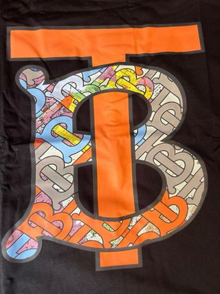 Camiseta Burberry XL negra y naranja