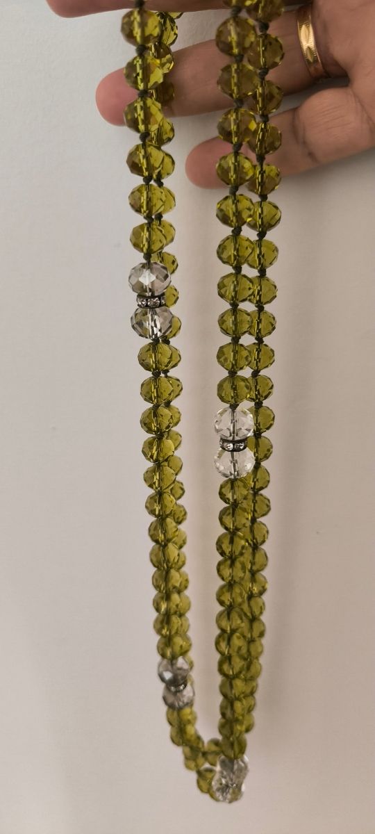 Collar amarillo y cristal