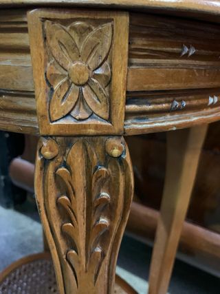 Costurero ovalado antiguo de madera