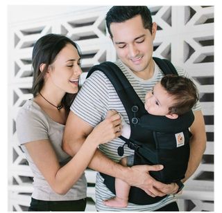 Ergobaby Portabebés + Funda Impermeable ( sin uso)