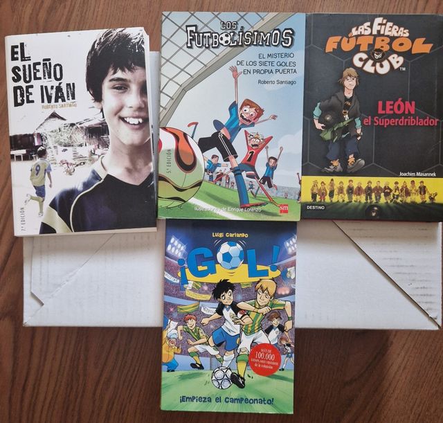 Diversos, todos versan sobre el tema del fútbol