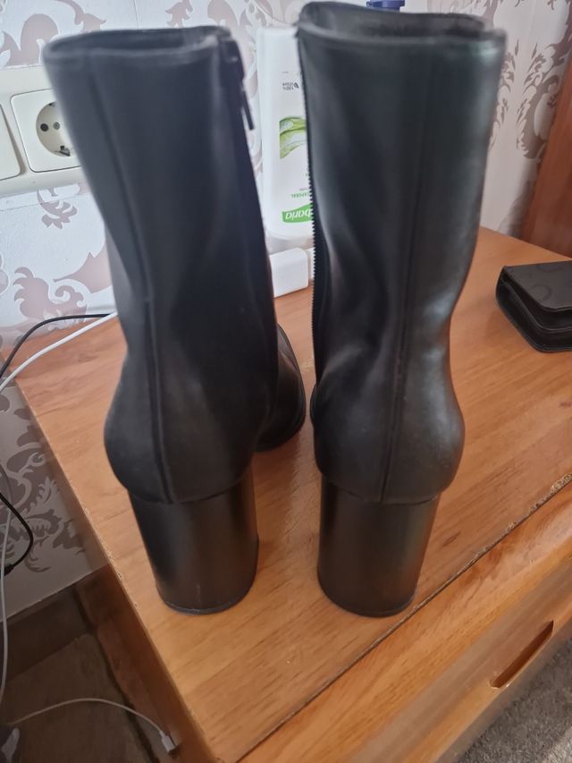 Botines negros de tacón