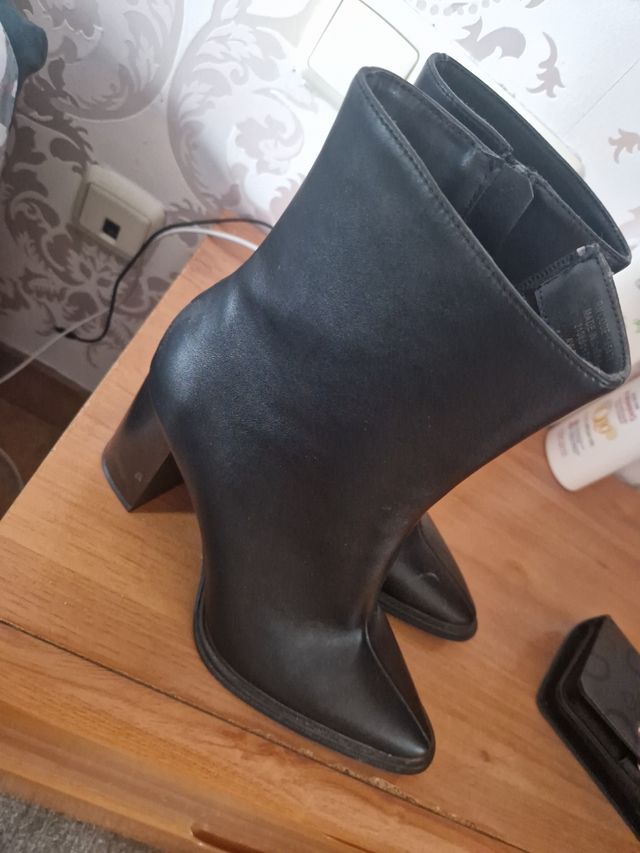 Botines negros de tacón