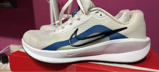 Zapatillas Nike blancas y azules