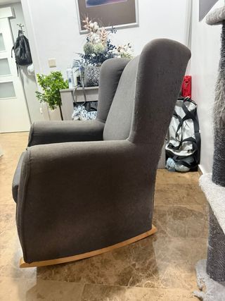 Sillón mecedora gris - Tela y madera