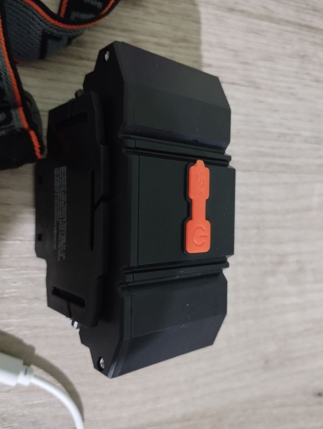 Linterna frontal LED 5 luces  recargable con cable