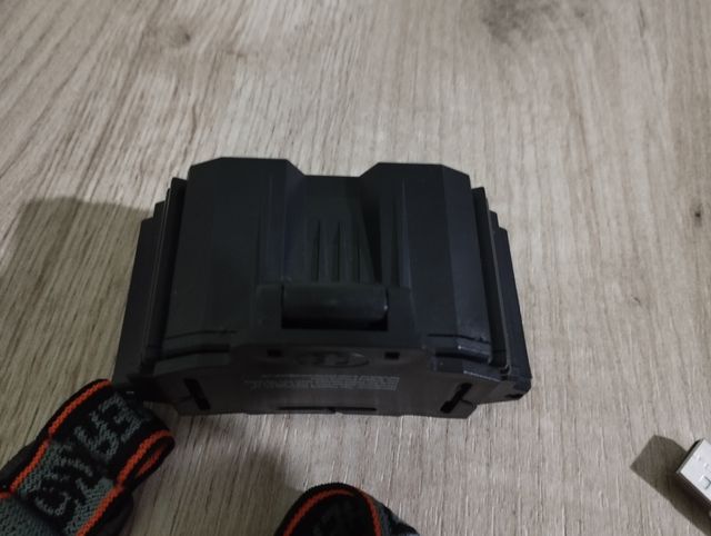 Linterna frontal LED 5 luces  recargable con cable