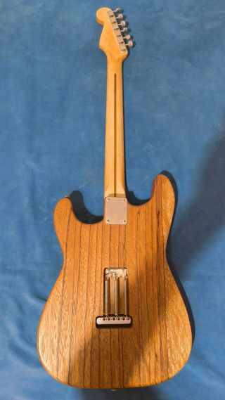 Guitarra de estudio, tipo Stratocaster