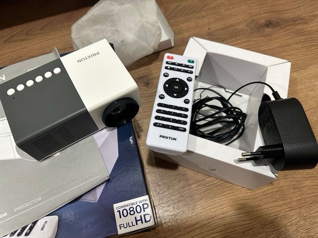 Proyector Prixton Cinema Mini 900 lúmenes