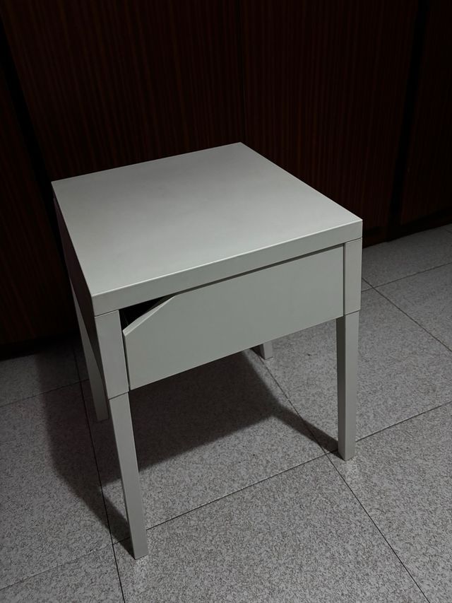 Mesitas de noche IKEA blanca metal