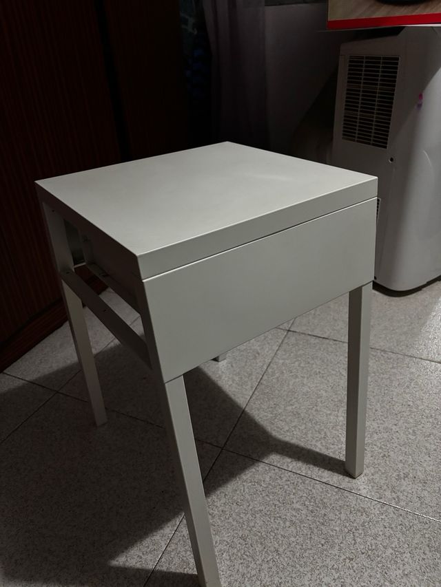 Mesitas de noche IKEA blanca metal