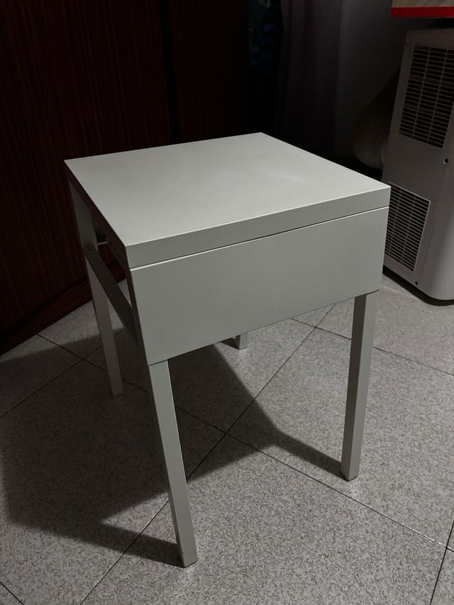 Mesitas de noche IKEA blanca metal