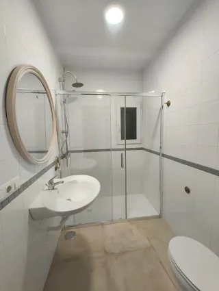 Montador de mamparas, ventanas y puertas