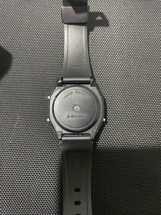 Reloj Sanyo digital solar