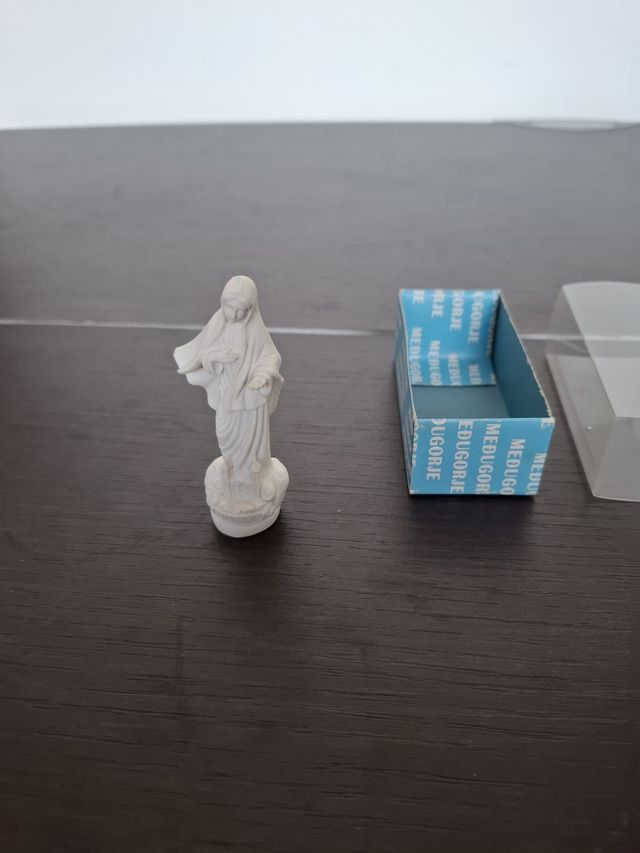 Statuetta Madonna Medjugorje con scatolina