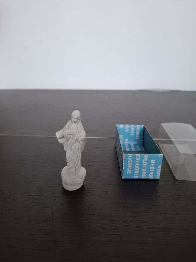 Statuetta Madonna Medjugorje con scatolina