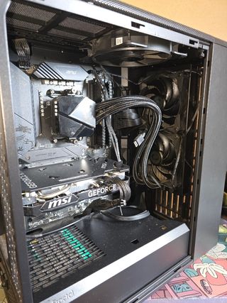 PC Gaming R7 + RTX 4060 Elegante y silencioso