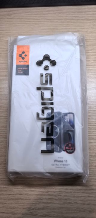 Spigen Ultra Hybrid iPhone 13