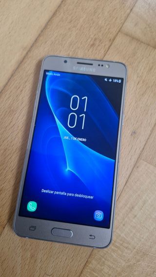 Samsung Galaxy J5 2016 16GB doble sim + Funda