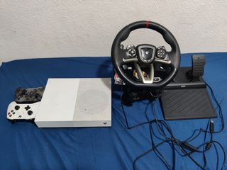 Xbox One + 2 controller + volante