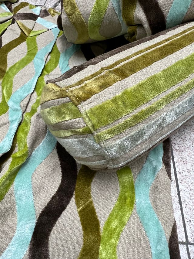 Cortinas, puf y cojines terciopelo