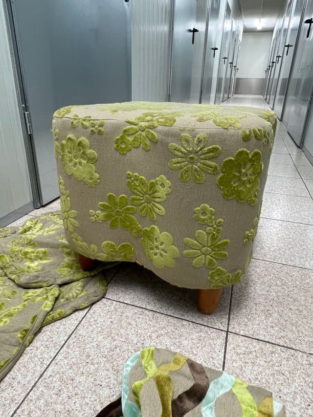 Cortinas, puf y cojines terciopelo