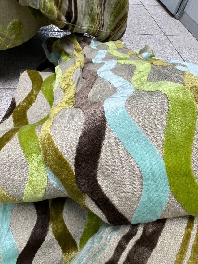 Cortinas, puf y cojines terciopelo