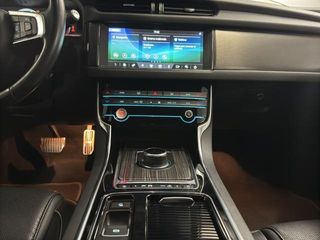 Jaguar XF 2.0 D I4 Chequered Flag Auto 132 kW (180 CV)