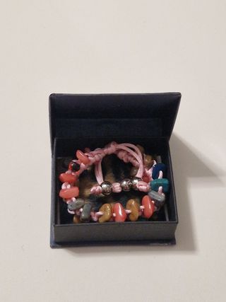 Bracciale regolabile con pietre dure 
