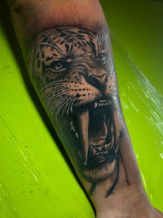 Tatuador de realismo sombras-puerto del Rosario