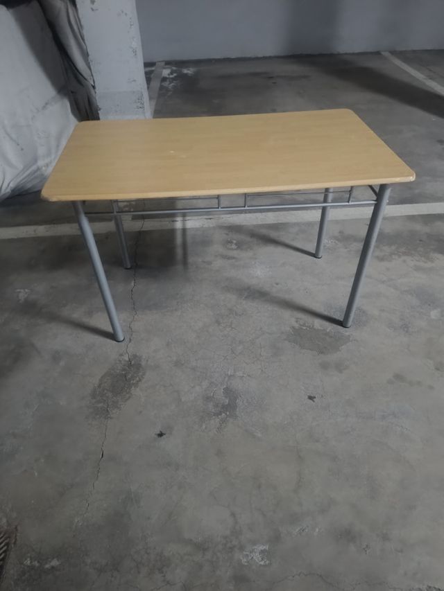 Mesa y 4 sillas cocina