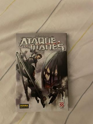 lote dos libros ataque a los titanes 32-33