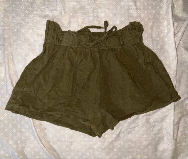 Shorts Lino Verde Olivo