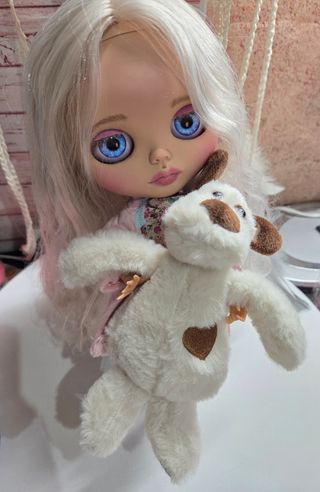 Muñeca Blythe con peluche