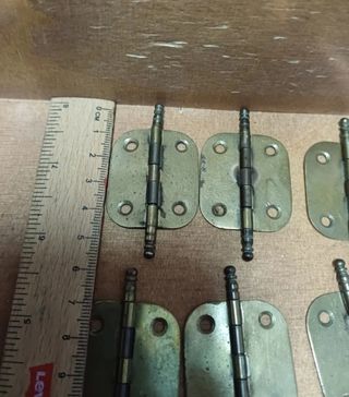 BISAGRAS TIRADORES DORADOS