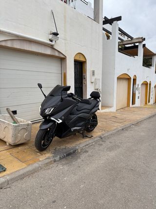 Yamaha TMAX 530 - Negro mate