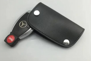 NUEVO LLAVERO DE CUERO MERCEDES AMG