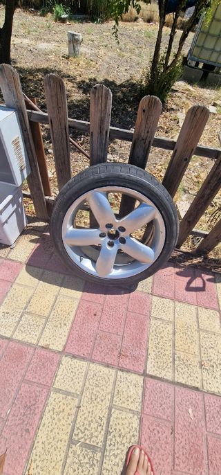 Llantas 17" con neumáticos