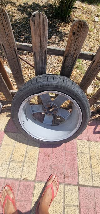 Llantas 17" con neumáticos