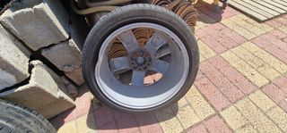 Llantas 17" con neumáticos