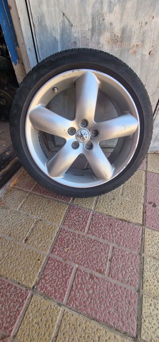 Llantas 17" con neumáticos