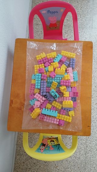 Mesa+sillas+bloques niños
