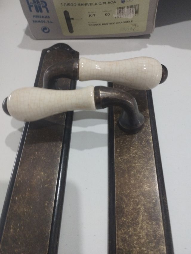 Manivelas Bronce K-7 con porcelana