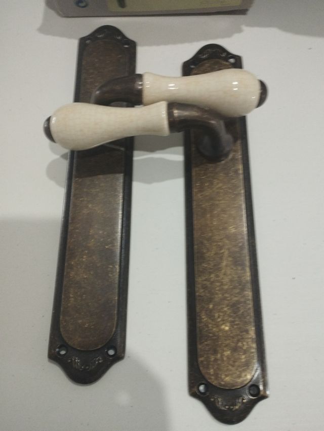 Manivelas Bronce K-7 con porcelana