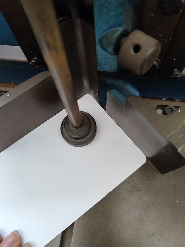 Máquina cantos redondos, taladros