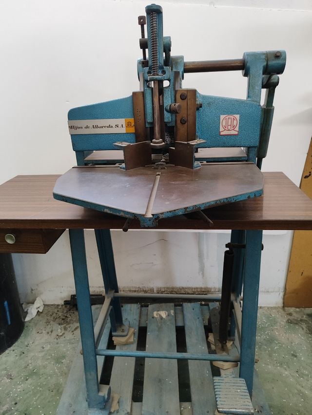 Máquina cantos redondos, taladros